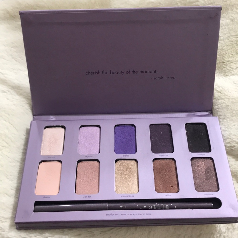 Stila In the moment eyeshadow palette